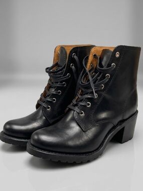Frye Sabrina 6g leather boots